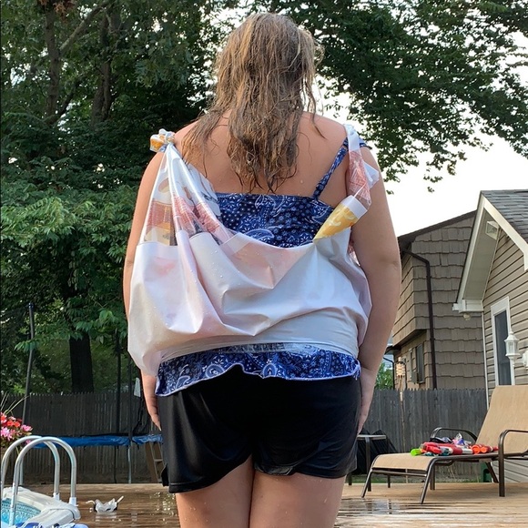 A very cute and basic popped pool float dress - Picture 3 of 5